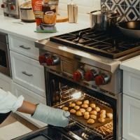 4 Tips To Cook Better Using Baking Trays