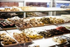 Why Bakery Trays Must Be Strong Enough To Resist Everyday Punishment